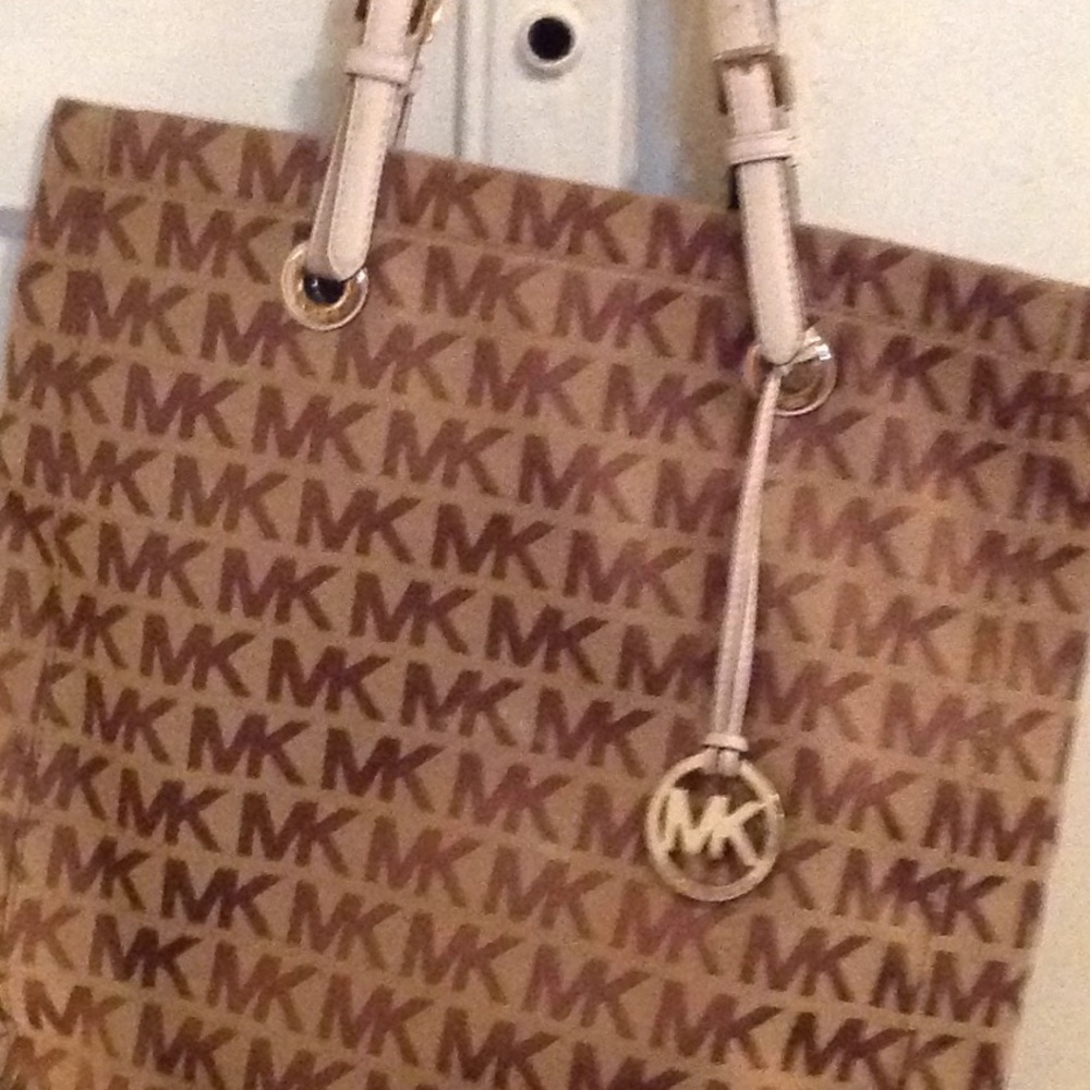 Micheal Kors Purse